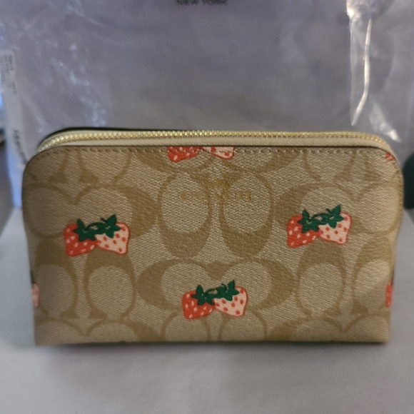 COACH Cosmetic Case In Strawberry Print - Picture 2 of 3